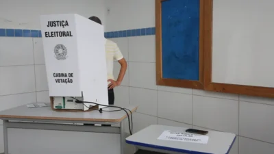 Câmara propõe novo sistema eleitoral distrital-misto para 2034