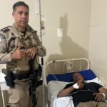 Major Gil da 45ª CIPM nada mais de 500 metros para salvar sargento após ataque de abelhas no Rio São Francisco