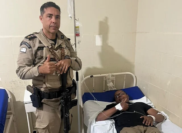 Major Gil da 45ª CIPM nada mais de 500 metros para salvar sargento após ataque de abelhas no Rio São Francisco