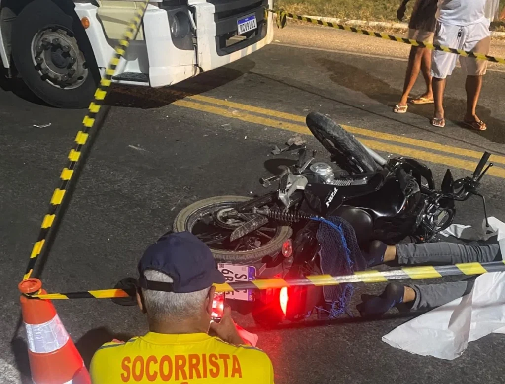Motoboy morre em grave acidente da BA 052