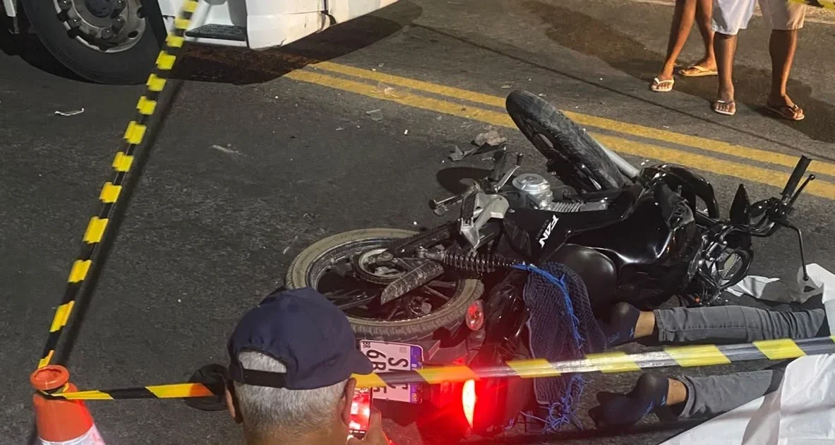 Motoboy morre em grave acidente da BA 052