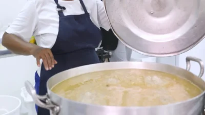 Bahia serve 1,5 milhão de refeições diárias e apoia agricultura familiar