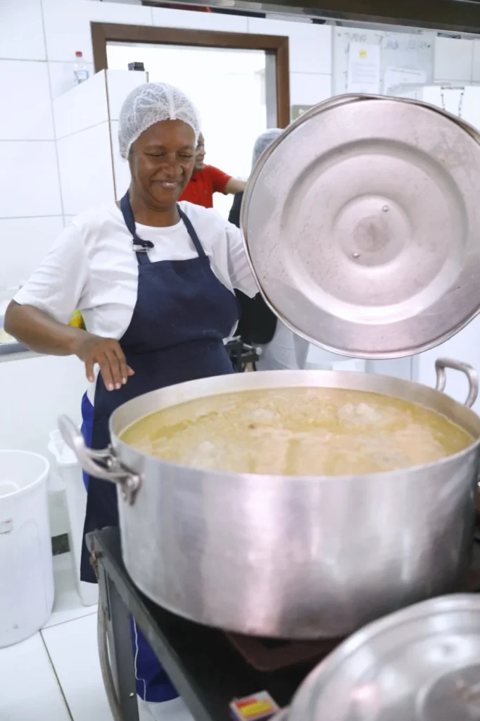 SEC serve 1,5 milhão de refeições por dia e reforça segurança alimentar e nutricional dos estudantes da rede estadual